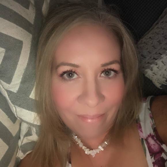 Meet your Posher, Jennifer - Picture 1 of 1